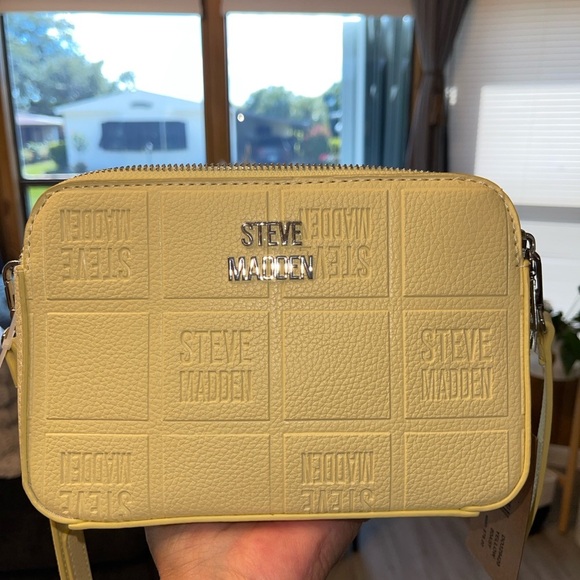 STEVE MADDEN BDaisy Crossbody Bag In Yellow - Picture 12 of 12